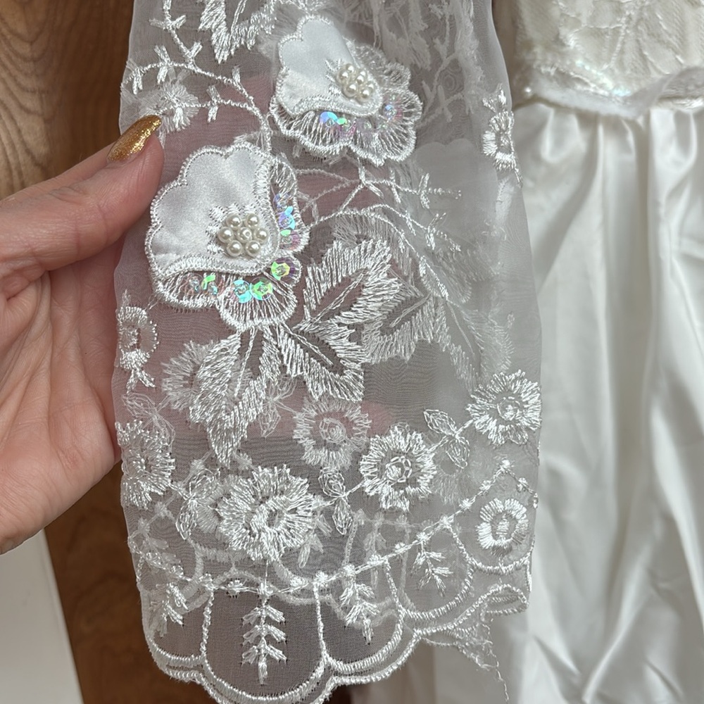 Vintage 80’s Wedding Dress lace and heart bow accents - Picture 5 of 16